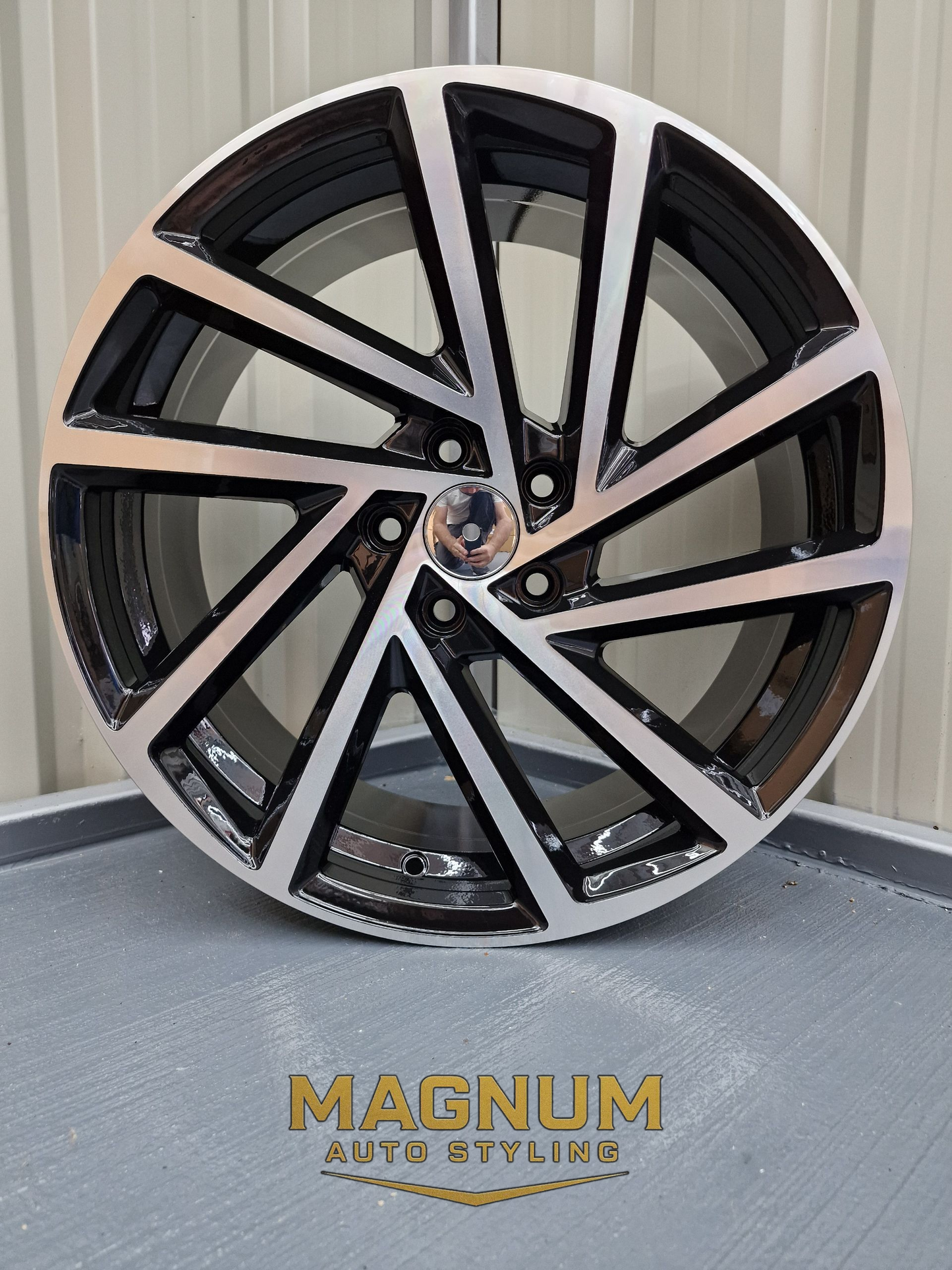 VW Spielberg Style – Gloss Black / Machined Face