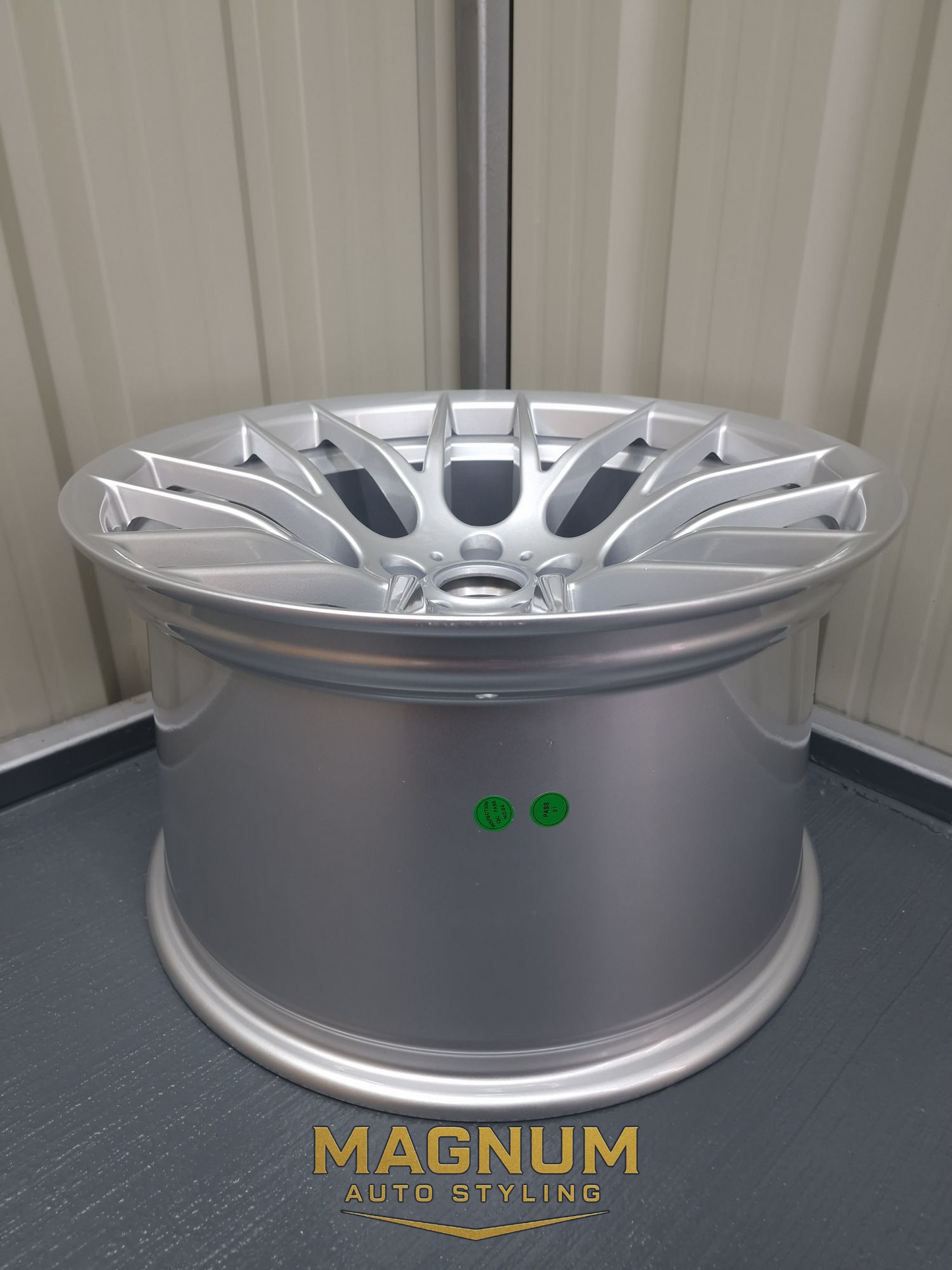 19" Staggered Deep Concave M359 Style - Quartz Silver