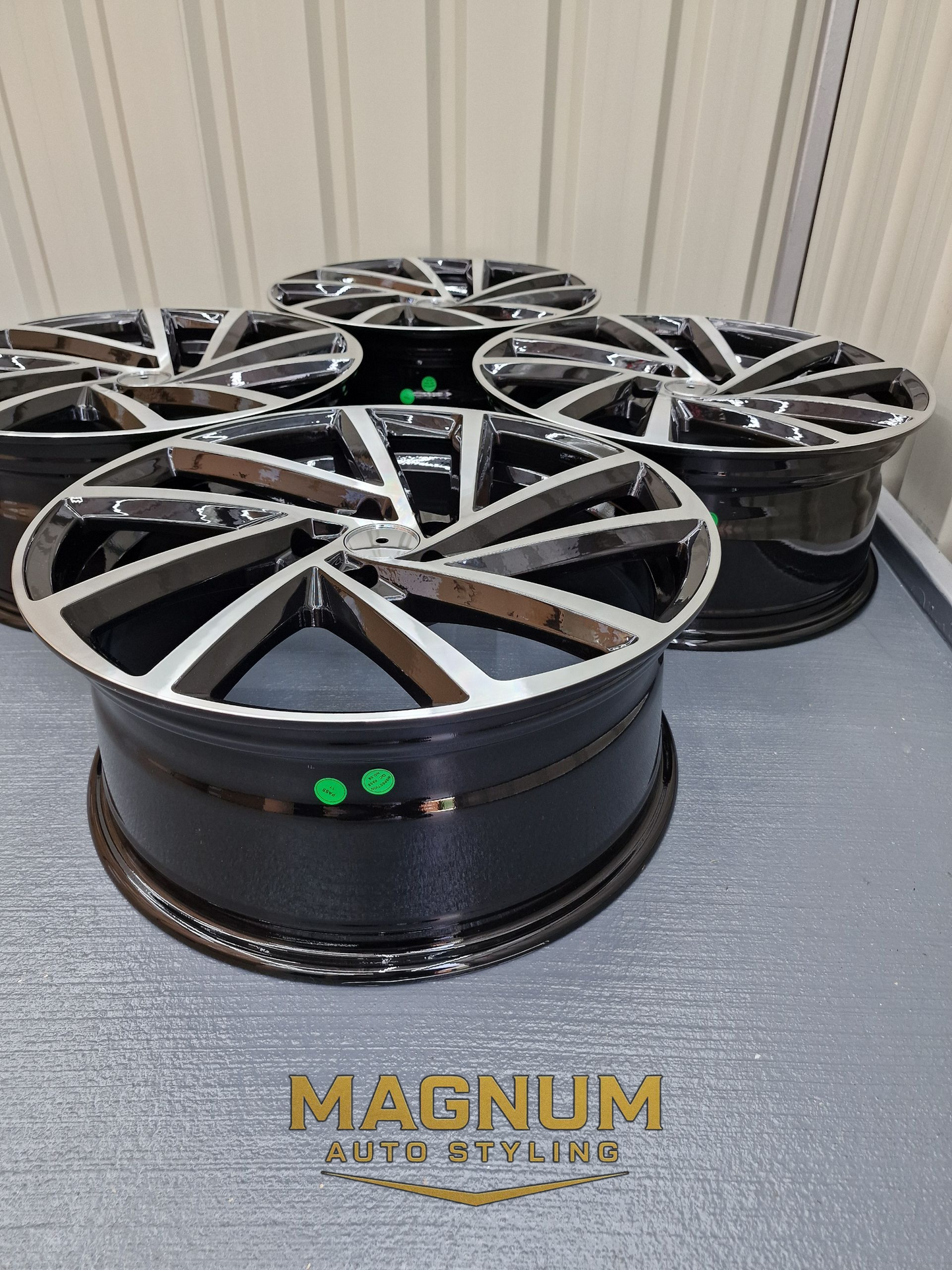 VW Spielberg Style – Gloss Black / Machined Face