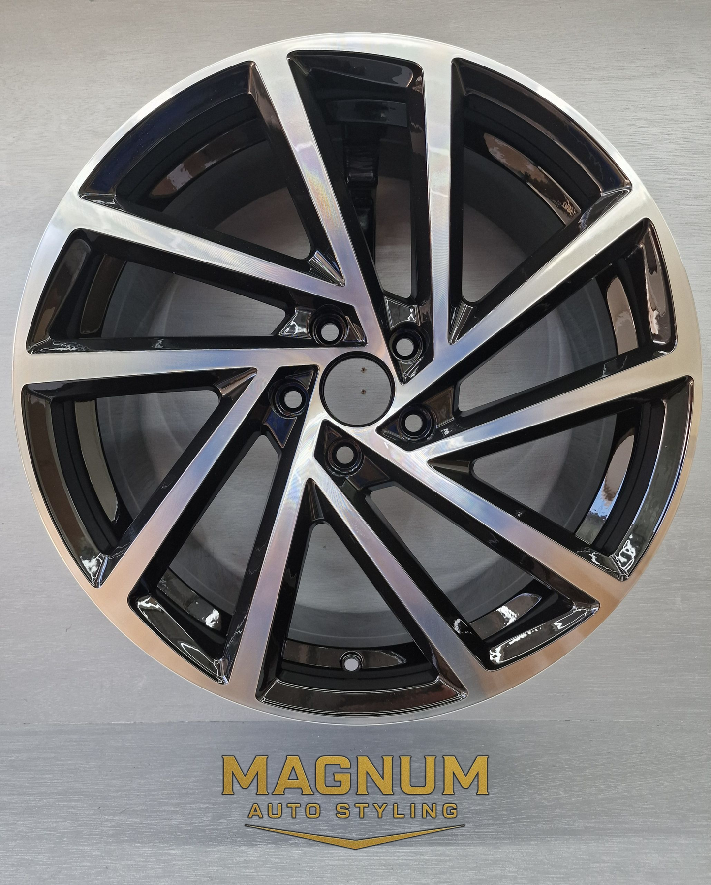 VW Spielberg Style – Gloss Black / Machined Face