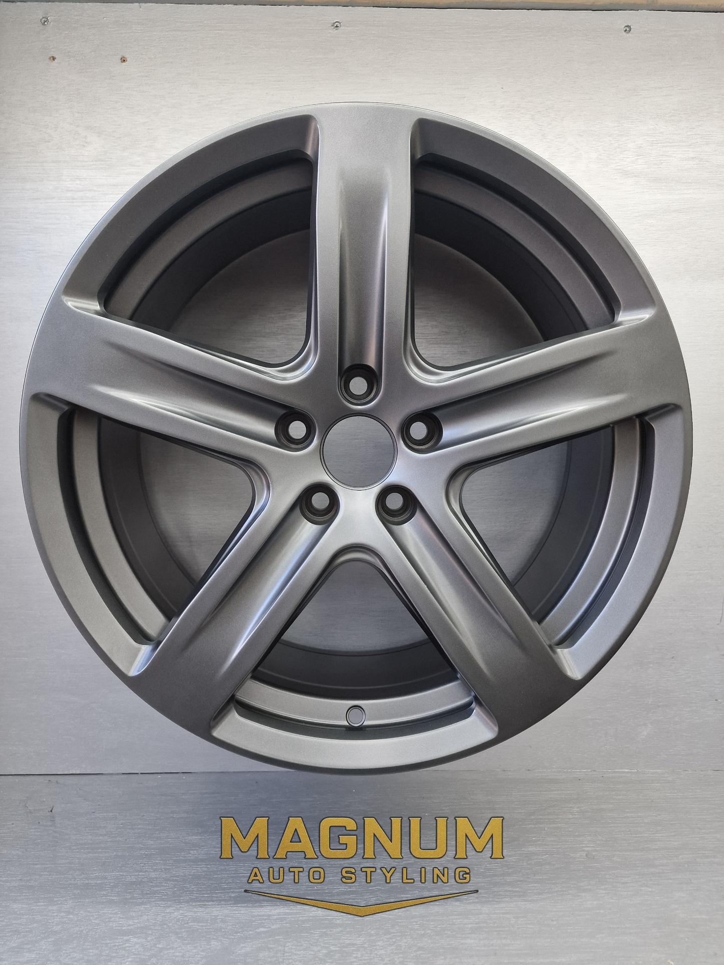 18" AVID Tourer - Satin Gunmetal