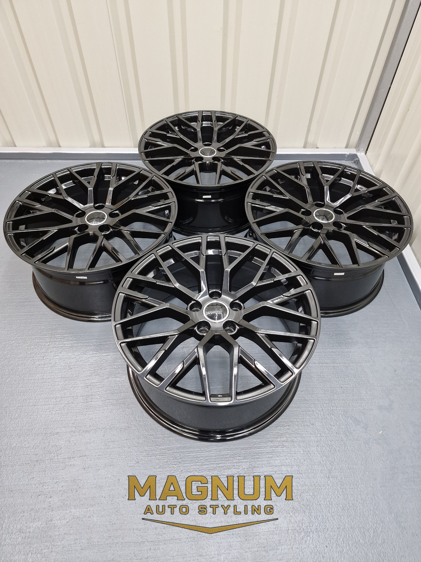 R8 V10 Style - Gloss Black