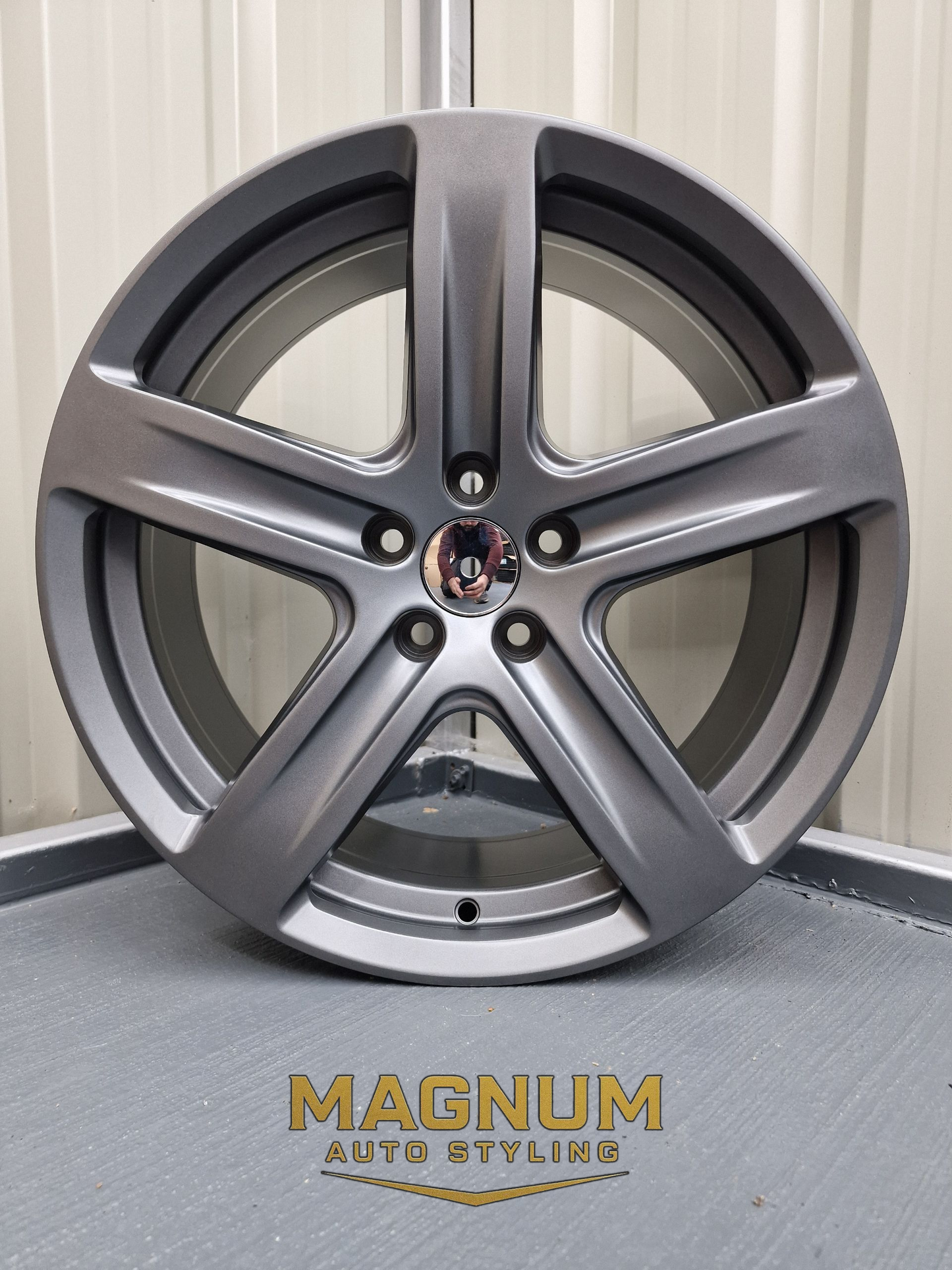 18" AVID Tourer - Satin Gunmetal