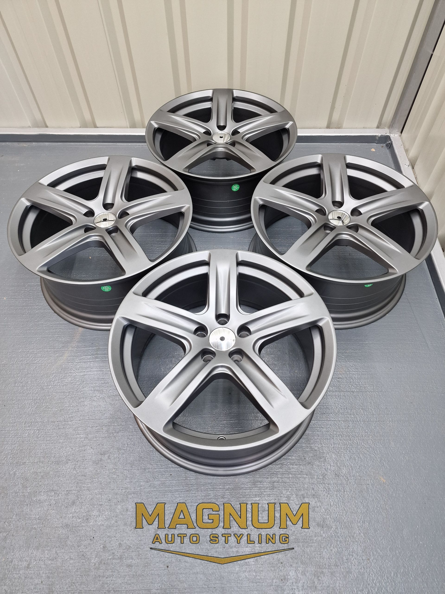 18" AVID Tourer - Satin Gunmetal