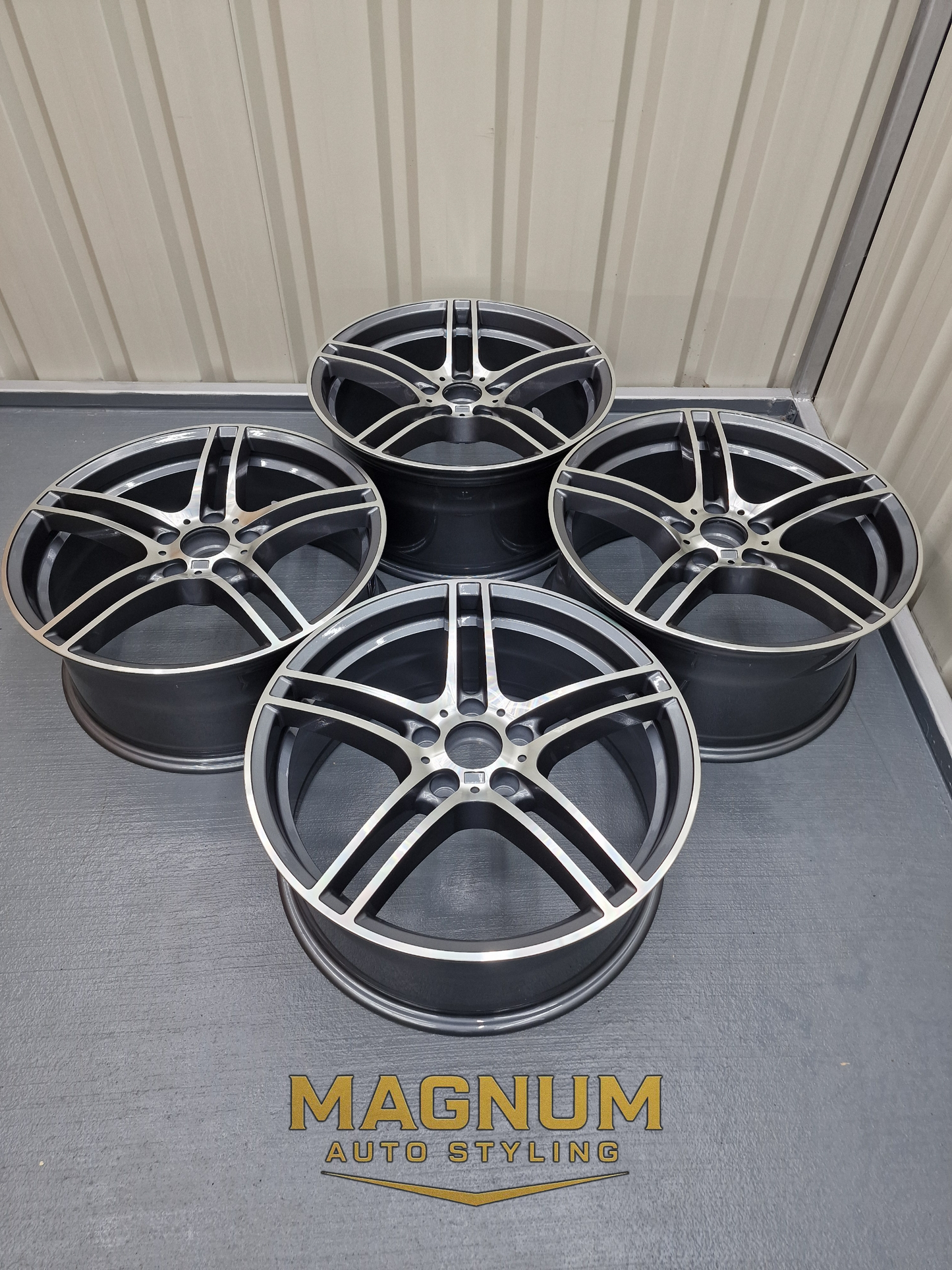 19" Staggered 313M Style - Gloss Gunmetal Grey Machined