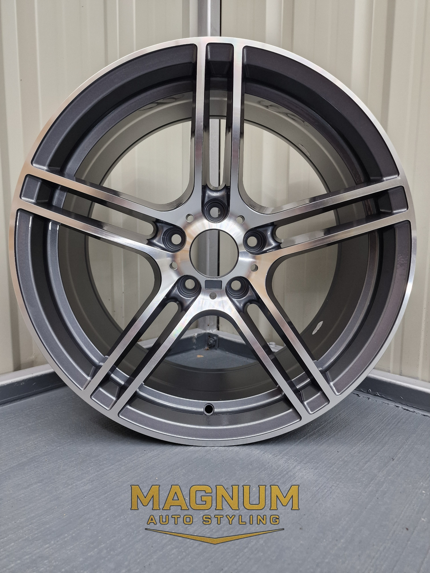 19" Staggered 313M Style - Gloss Gunmetal Grey Machined