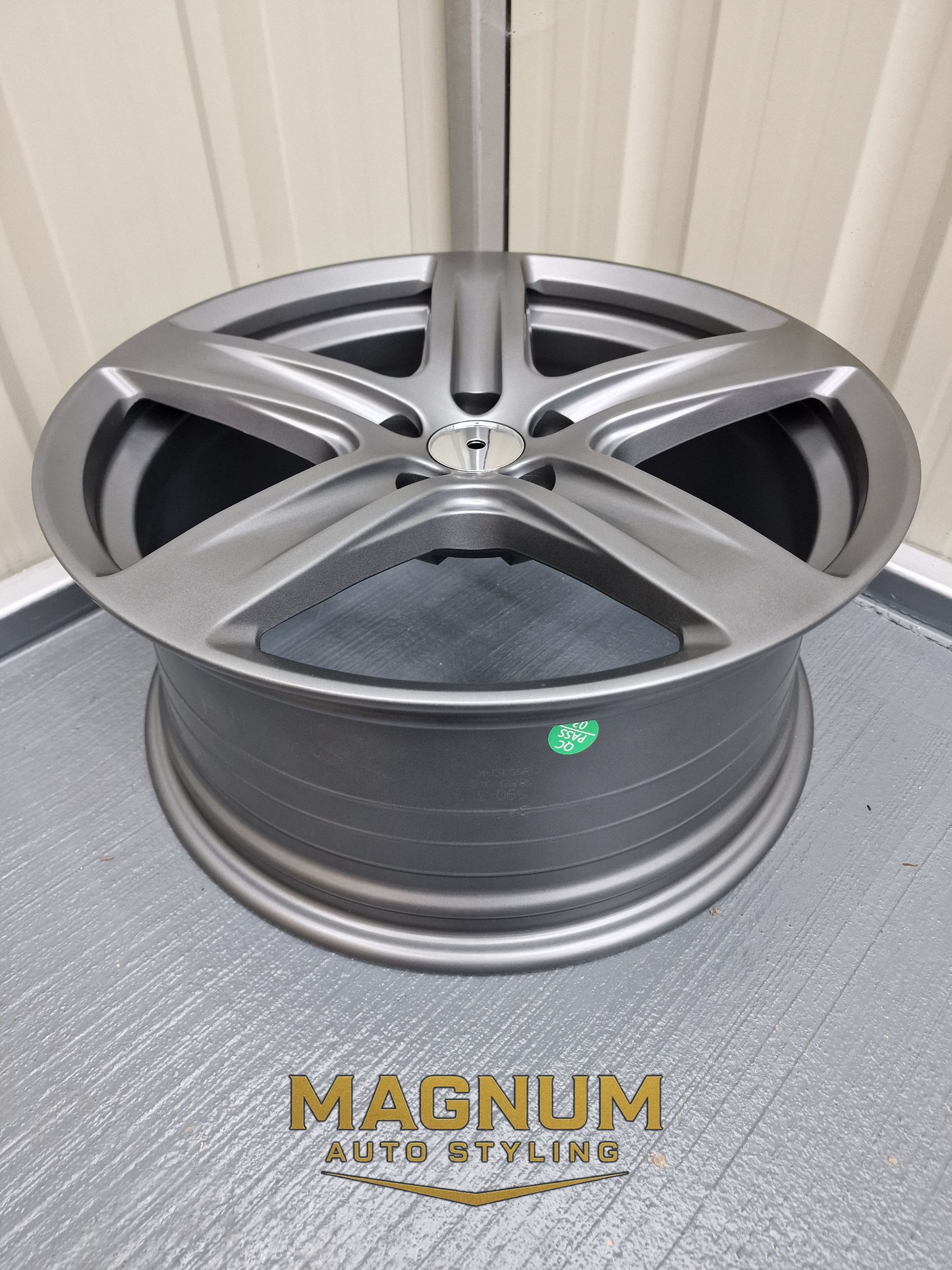 18" AVID Tourer - Satin Gunmetal