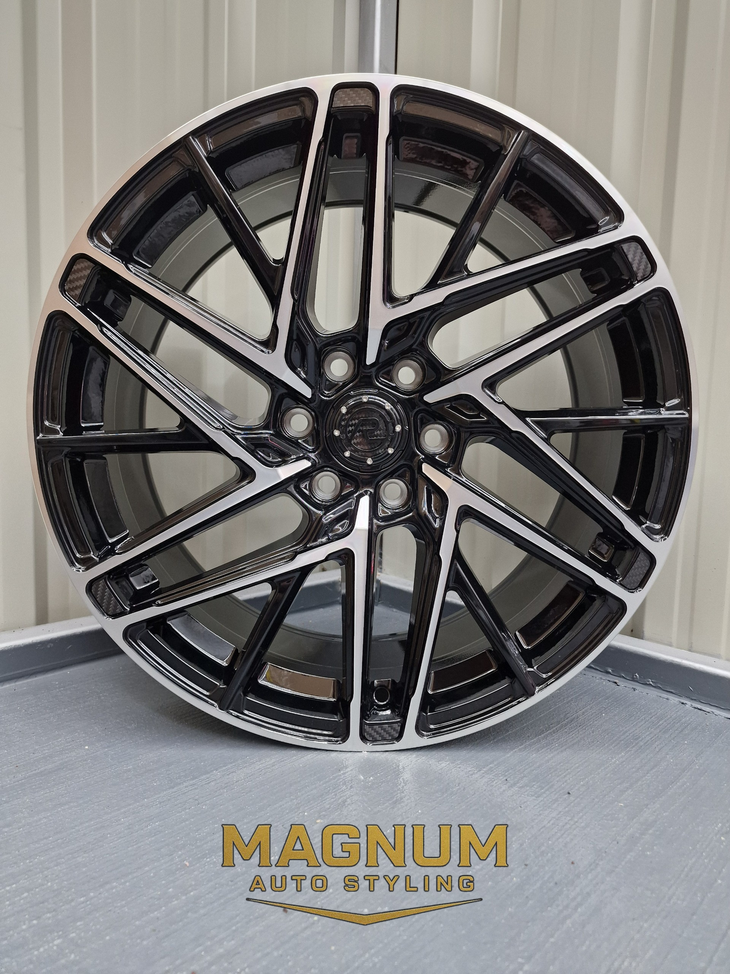 19" Motion R VS8 - Gloss Black Machined