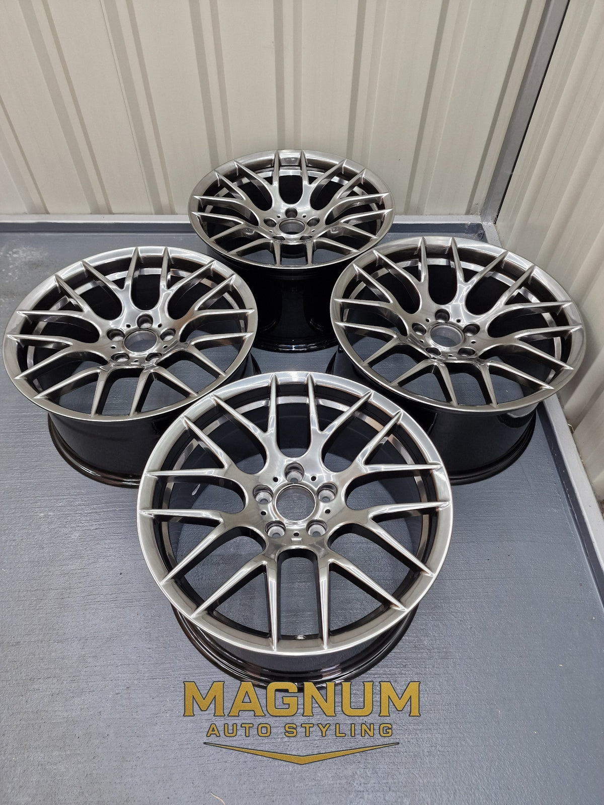 19" Staggered Deep Concave M359 Style - Hyper Black