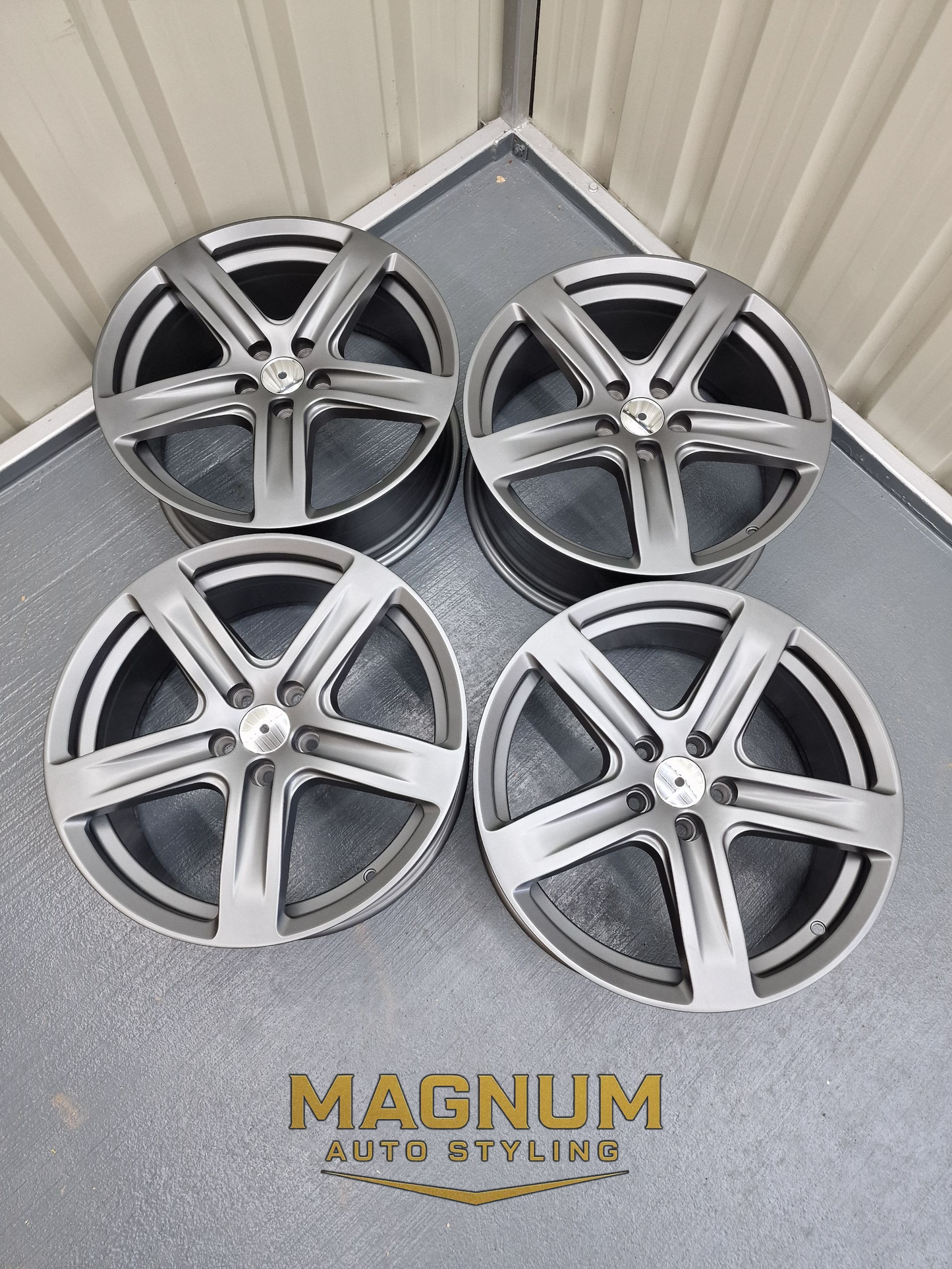 18" AVID Tourer - Satin Gunmetal