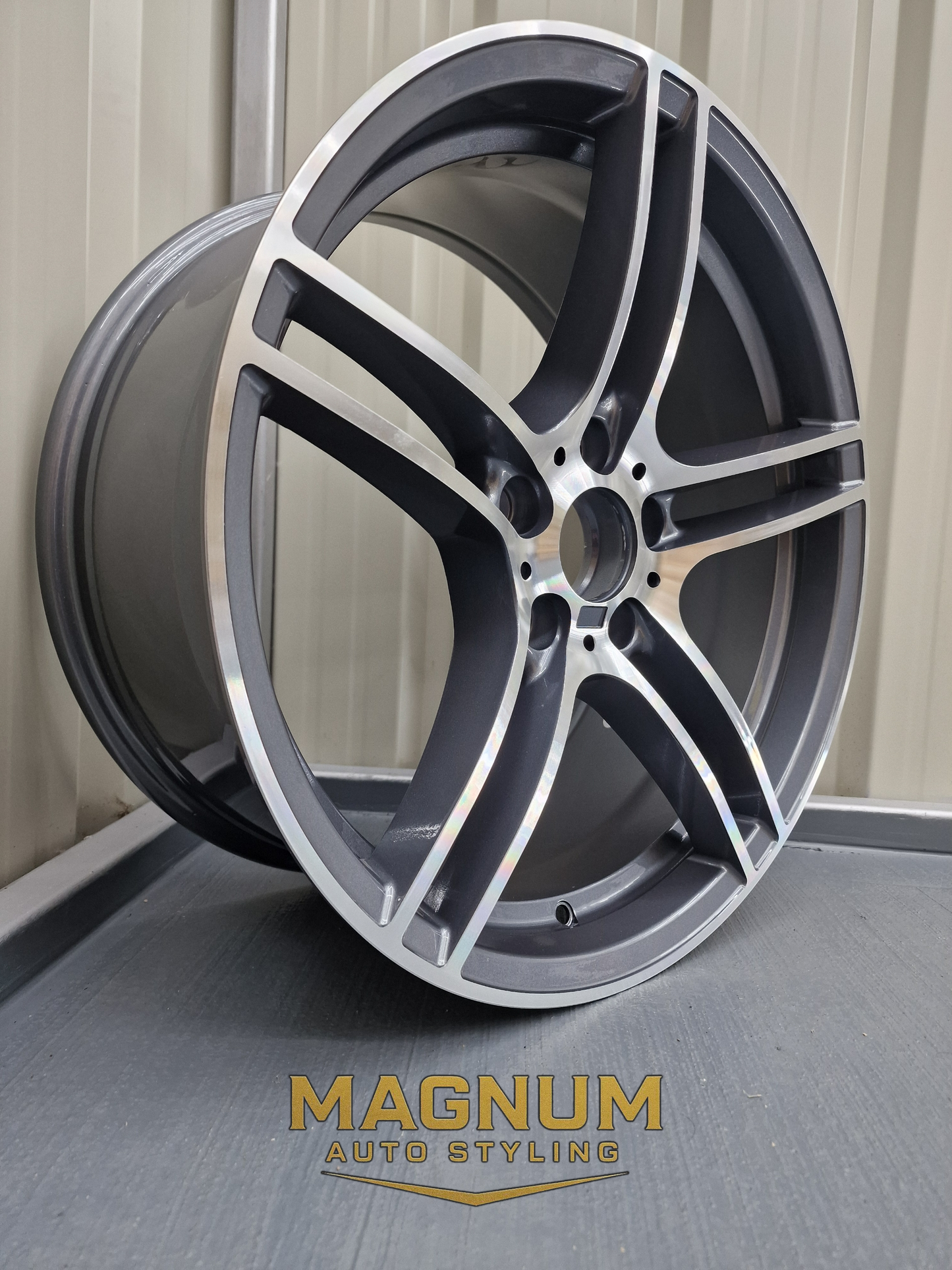 19" Staggered 313M Style - Gloss Gunmetal Grey Machined