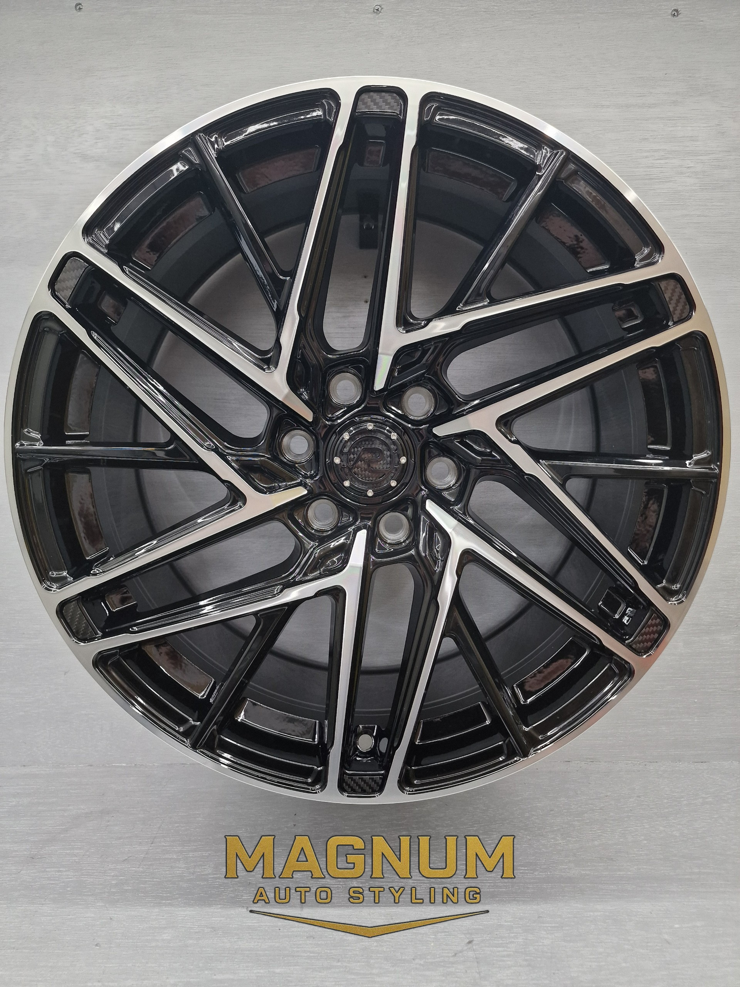 19" Motion R VS8 - Gloss Black Machined